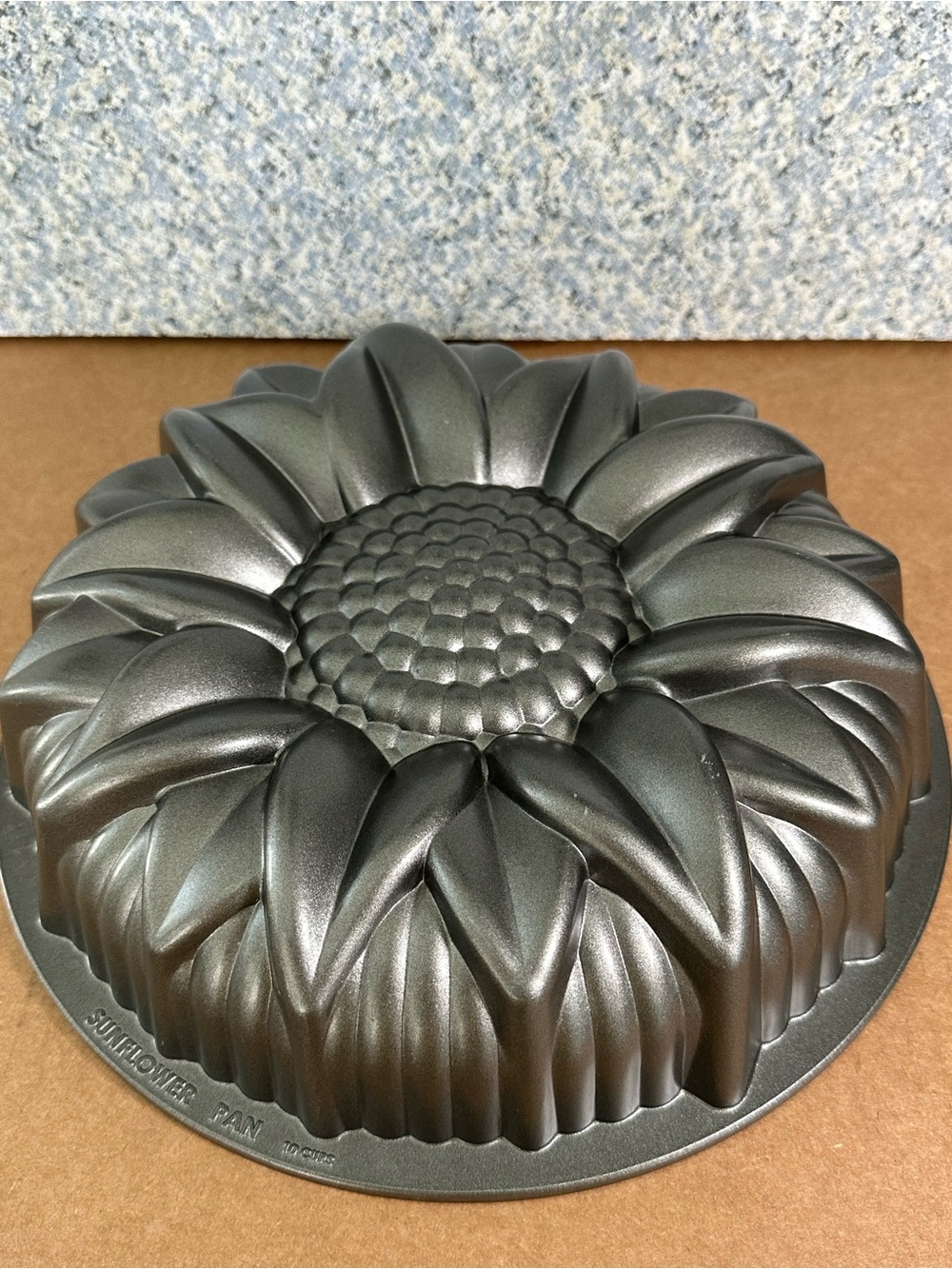 Nordic Ware Retired Sunflower Bundt Cake Pan 10 Cup-EUC and Fabulous!